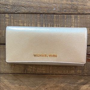 Michael Kors Jet Set Travel Wallet